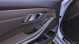 BMW 330e touring xdrive - 11
