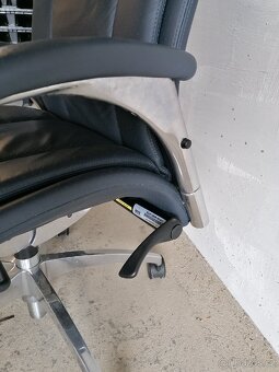 Kožené kancelářské křeslo - 11