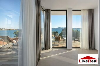 5izb LUXUSNÁ VILA, SUKOŠAN, 15m od mora, bazén, suterén, par - 11