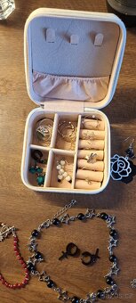 Kabelka,peněženky a ozdůbky - 11