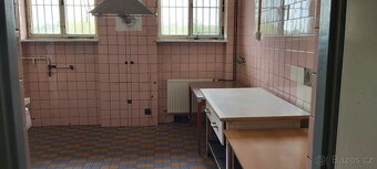 Loučany 360m2 + chladirna,rampa,parkoviště.Pozemek 1820m2 - 11