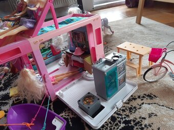 Barbie karavan a spousta doplňků - 11