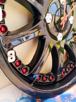 Hodiny z černého alu kola - Autonábytek Kovář - 11