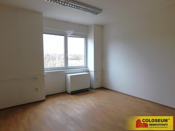 Těšetice, pronájem kanceláří 22 m2, kuchyňka – komerce - 11