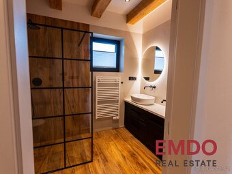 Prodej domu 196 m² s pozemkem 994 m² - 11