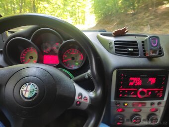 Alfa Romeo GT benzín - 11