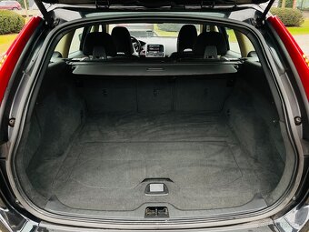 Volvo XC60 2.4D 5VÁLEC 4x4 120KW AUTOMAT NAVIGACE SENZORY - 11