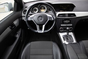 Krásný Mercedes-Benz C 250 Coupé s benzínovým motorem - 11