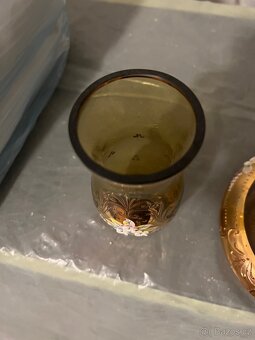 Servírovací porcelanové sady. Talíře, skleničky, mísy - 11