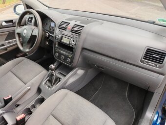V pěkném stavu Volkswagen Golf 5 bez nutnosti dalších invest - 11