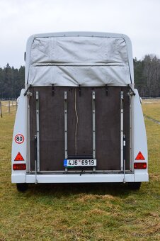 Přívěs pro přepravu koní Paragan - 11