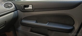 Ford Focus 1.6 16V Kombi GHIA - 11