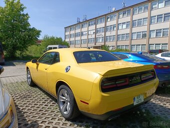 Dodge Challenger - 11