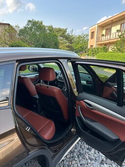 BMW X1 2,0D 130KW N47 Marrakesh brown, červená kůže - 11