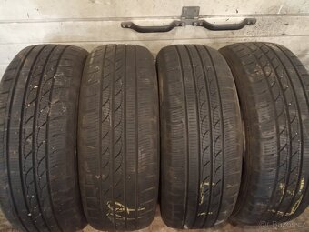 Zimní 215/60/17  215/60R17 - 11