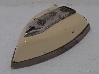 Retro nahřívací žehlička - 11