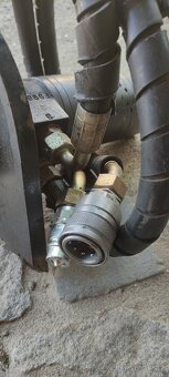 Přidržovací palec,hydromotor - 11