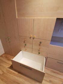 Nábytek do dětského pokoje - set skříně a palanda - 11