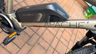 Elektrokolo Apache s velmi nízkým nájezdem pouze 462 km - 11