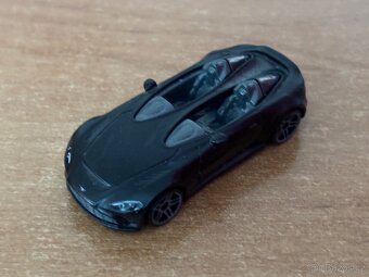 Hot Wheels - 12 autíček dle foto - 11
