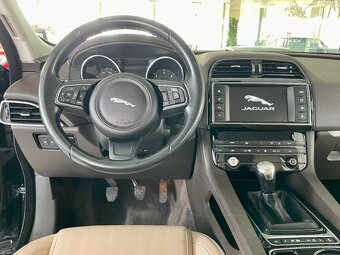 Jaguar F-Pace 20d AWD Prestige Kůže Navi R22 - 11