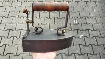 Stará větší žehlička patent W.LUNDH No 5 nahřivacím tělískem - 11