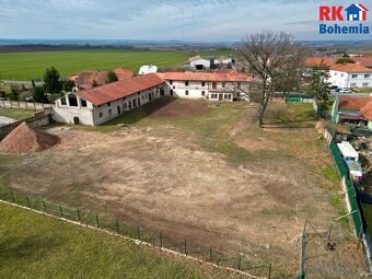 Prodej rodinného domu s pozemky o celkové výměře 4945 m2 v o - 11