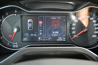 Ford S-Max 2.0 TDCI 120kW Titanium TOP STAV - 11