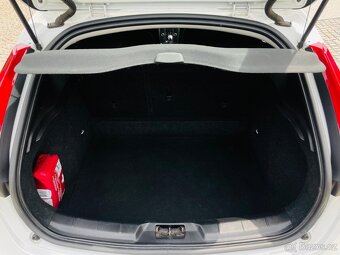 Volvo V40 2.0 D3 5VÁLEC AUTOMAT LED Bi XEN VÝHŘEV SERVISKA - 11