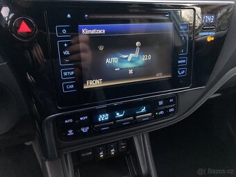 Toyota Auris 1,6 D kombi 82 KW - 11