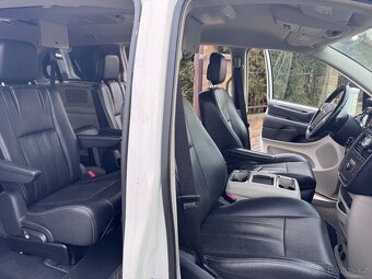 Chrysler Town Country 3,6 2x DVD RT Kůže 2011 - 11