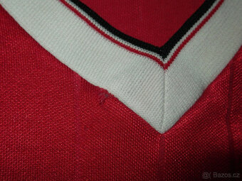 Manchester United 198283 Obnošený zápasový dres s číslem 4 A - 11