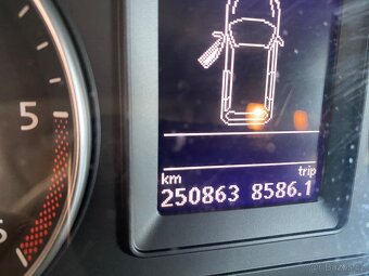 VW Touran 2.0 TDi - 11