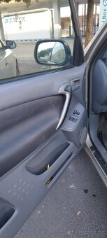 Toyota Rav 4 - 11