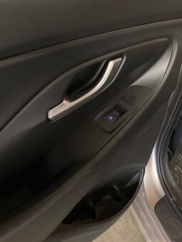 Prodám Hyundai I30 fastback - 11