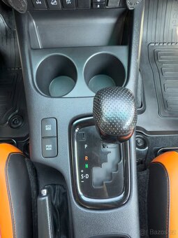 Toyota Hilux Double Cab - PLNÁ VÝBAVA - 11
