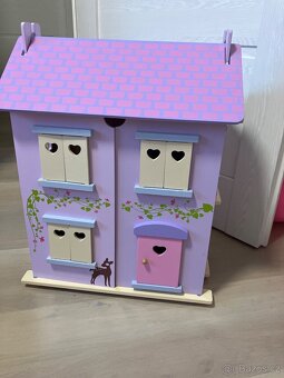 Dreveny domecek pro panenky- - 11