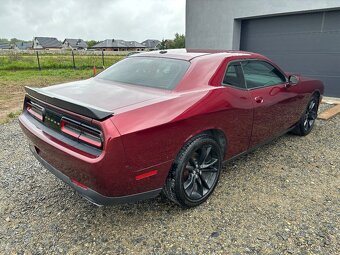Dodge Challenger 5.7 HEMI automatická převodovka, kožené čal - 11