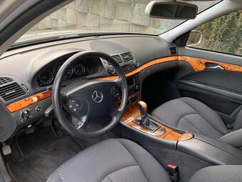 Mercedes - Benz  E 240i  Elegance  Manuál - 11