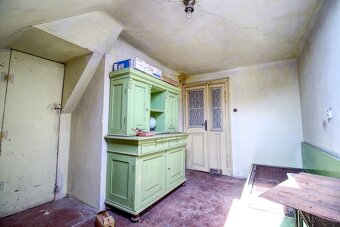 Rodinný dům 5+1 u zámecké zahrady, obec Dobřenice. - 11