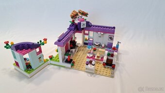 LEGO® Friends 41336 a 41332, Emma a umělecká kavárna - 11