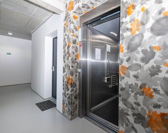 Moderní byt 62m² 1+kk s terasou, garážovým stáním a komorou - 11