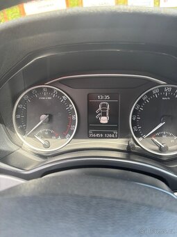 Škoda Octavia 2.0 TDI DSG (2013) - 11