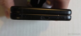 Samsung Galaxy Z Flip 3 a Z Flip 4 - 11