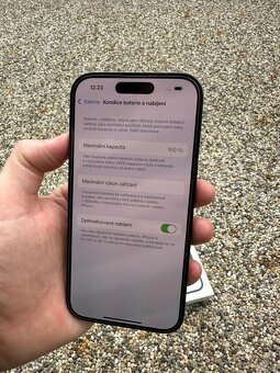 IPhone 14 Pro - baterie 100% - 11