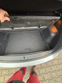 VW Golf  1.6 FSI 85kw r.v. 5/2005 najeto 111tis - 11