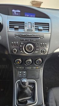 Mazda 3 2.0 benzin 110kW klima tempomat 143tkm 2012 - 11