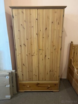 Krásná dřevěná Ložnice IKEA HURDAL z masivu Komplet - 11