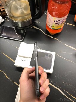 iPhone 11 64gb - 82 % kondice baterie - 11