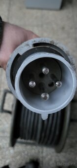 Prodám vojenskou prodlužku 400V - 11